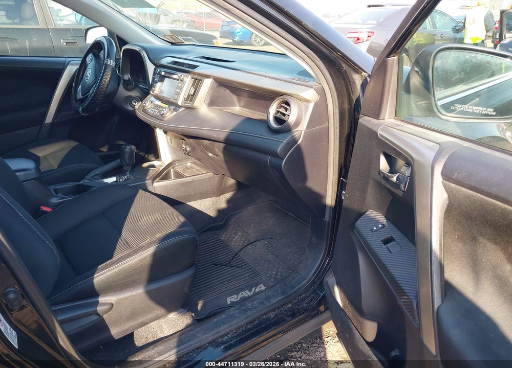 2015 TOYOTA RAV4 XLE VIN: 2T3RFREV7FW326011