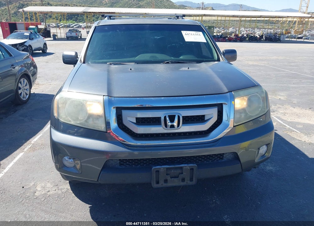 2011 HONDA PILOT TOURING VIN: 5FNYF3H94BB015109