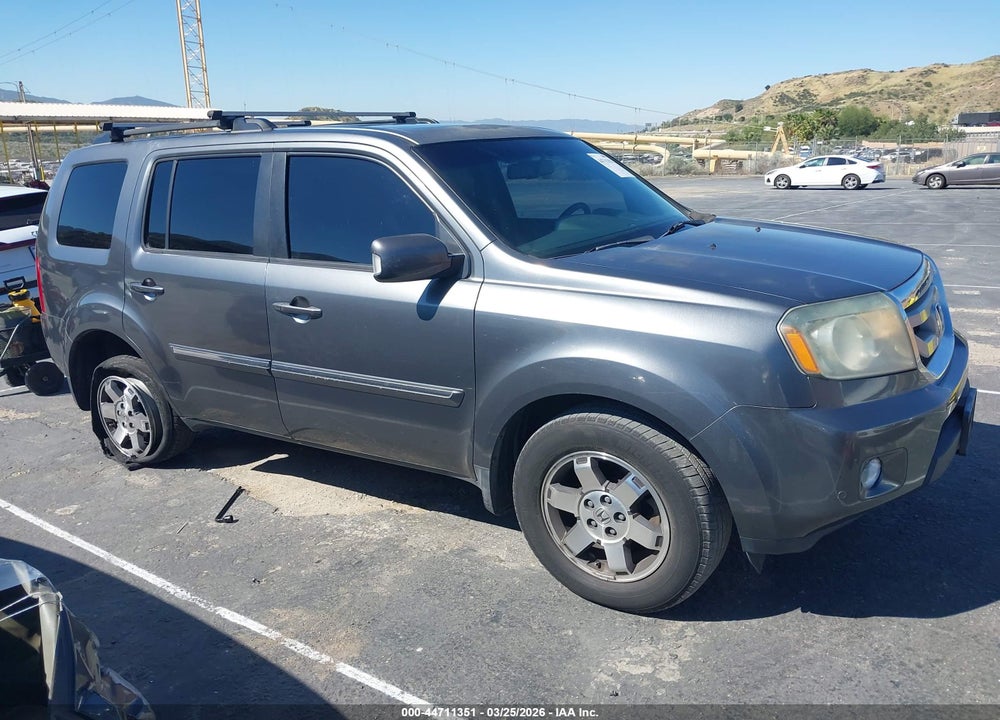 2011 HONDA PILOT TOURING VIN: 5FNYF3H94BB015109