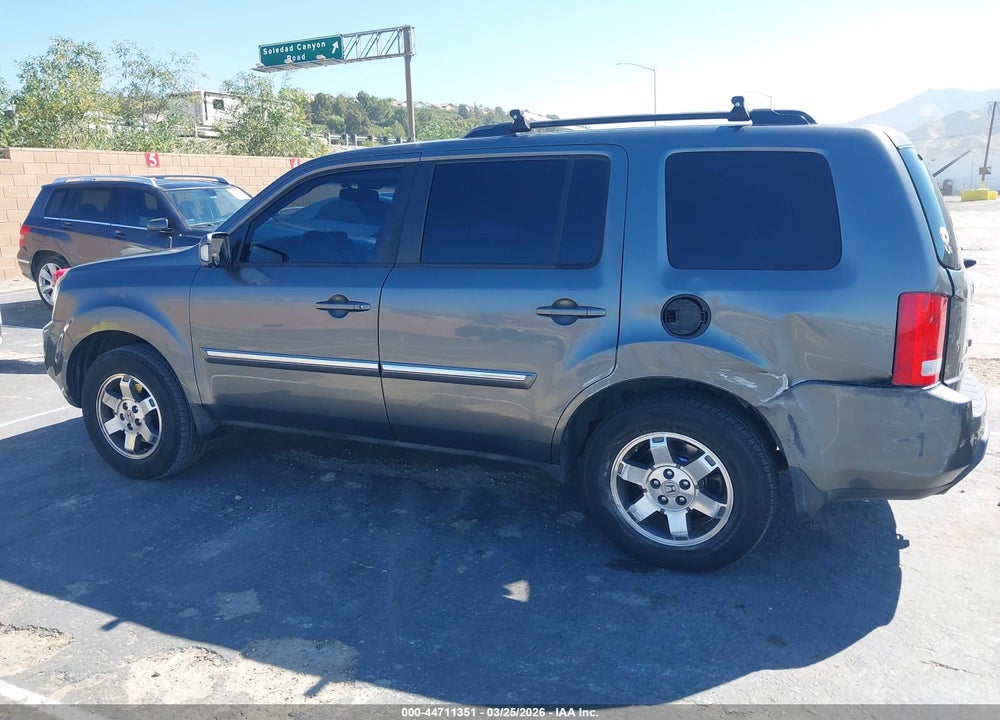 2011 HONDA PILOT TOURING VIN: 5FNYF3H94BB015109