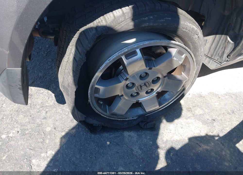 2011 HONDA PILOT TOURING VIN: 5FNYF3H94BB015109