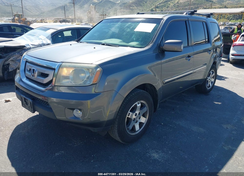 2011 HONDA PILOT TOURING VIN: 5FNYF3H94BB015109