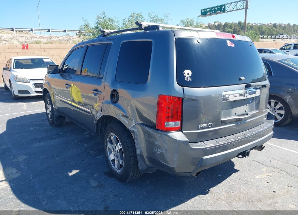 2011 HONDA PILOT TOURING VIN: 5FNYF3H94BB015109