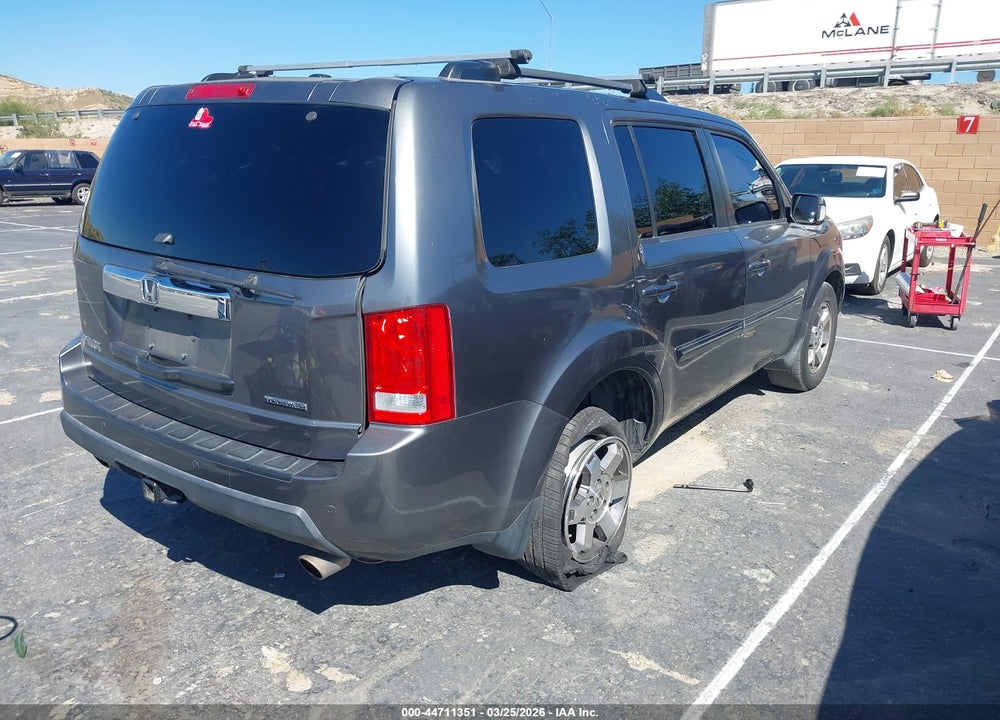 2011 HONDA PILOT TOURING VIN: 5FNYF3H94BB015109