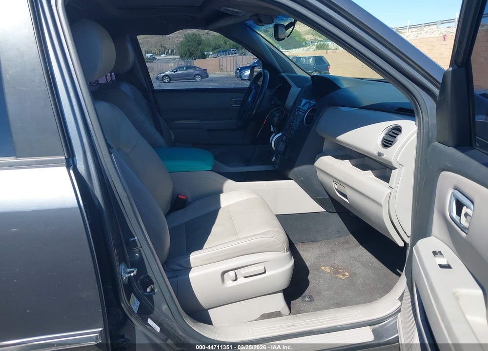 2011 HONDA PILOT TOURING VIN: 5FNYF3H94BB015109