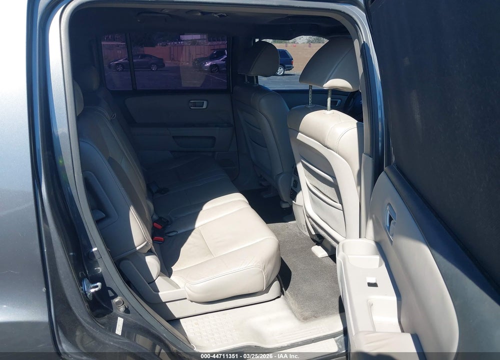 2011 HONDA PILOT TOURING VIN: 5FNYF3H94BB015109