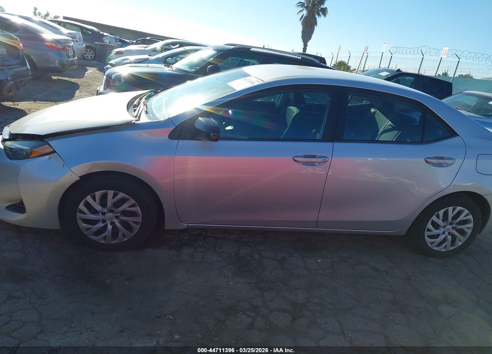 2018 TOYOTA COROLLA LE VIN: 5YFBURHEXJP832728