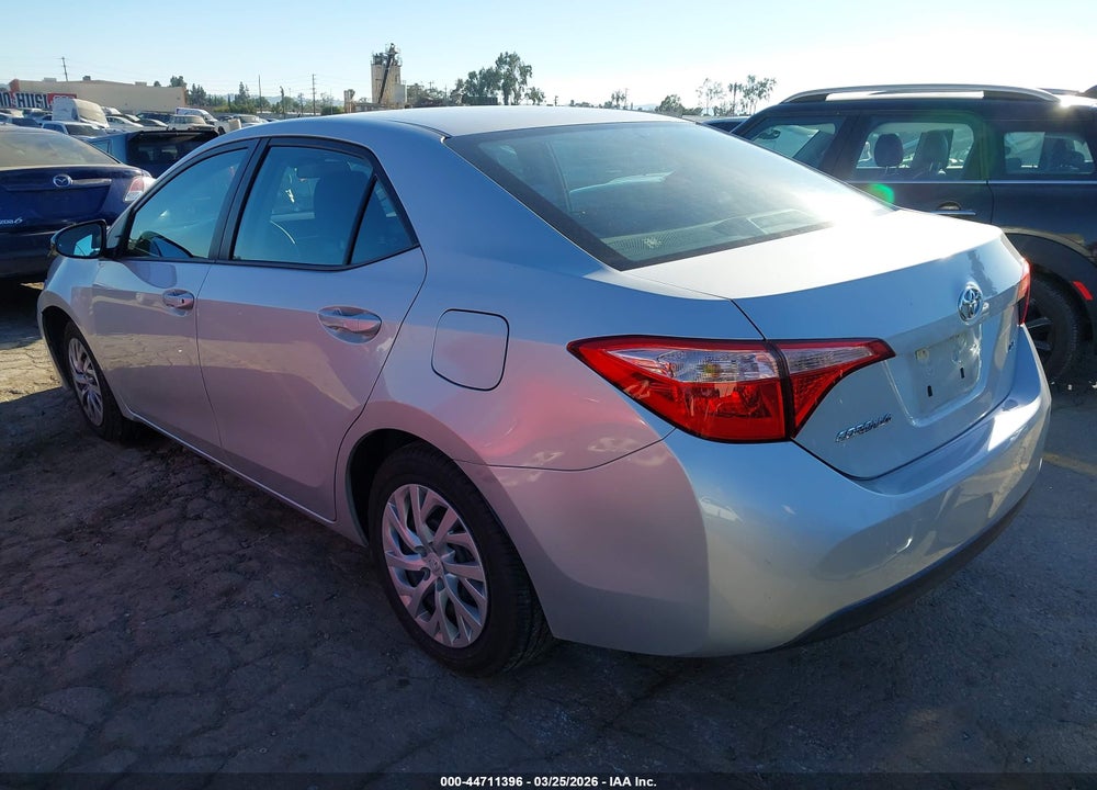 2018 TOYOTA COROLLA LE VIN: 5YFBURHEXJP832728