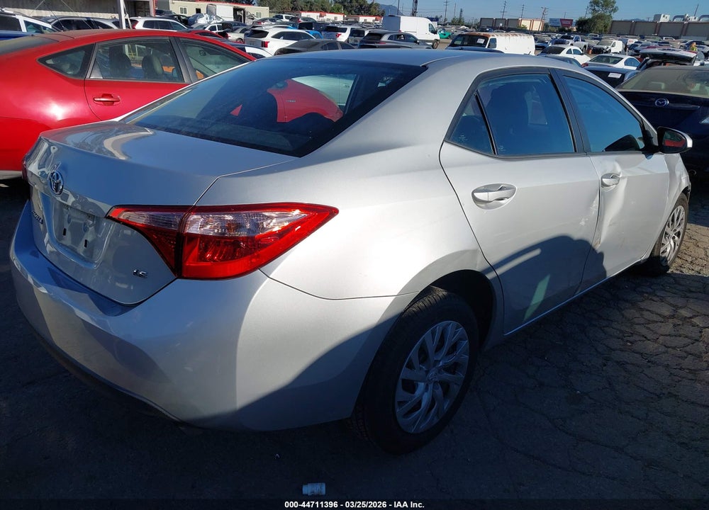2018 TOYOTA COROLLA LE VIN: 5YFBURHEXJP832728