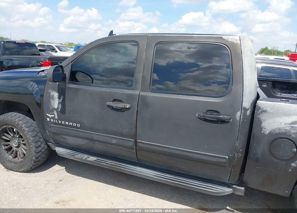 2011 CHEVROLET SILVERADO 1500 LT VIN: 3GCPKSE3XBG232580
