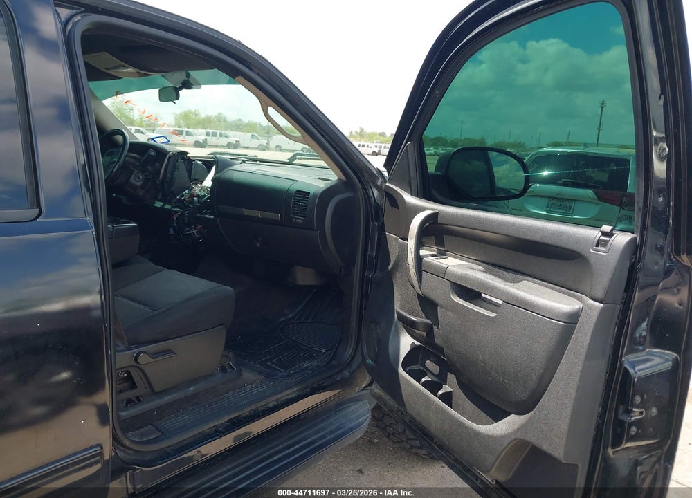2011 CHEVROLET SILVERADO 1500 LT VIN: 3GCPKSE3XBG232580