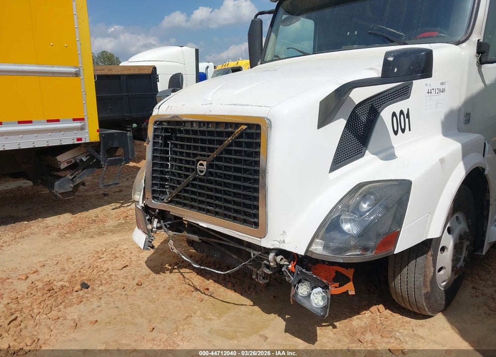 2015 VOLVO VN VIN: 4V4NC9EG9FN177329