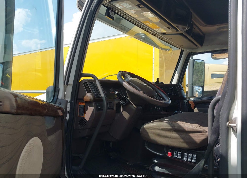 2015 VOLVO VN VIN: 4V4NC9EG9FN177329