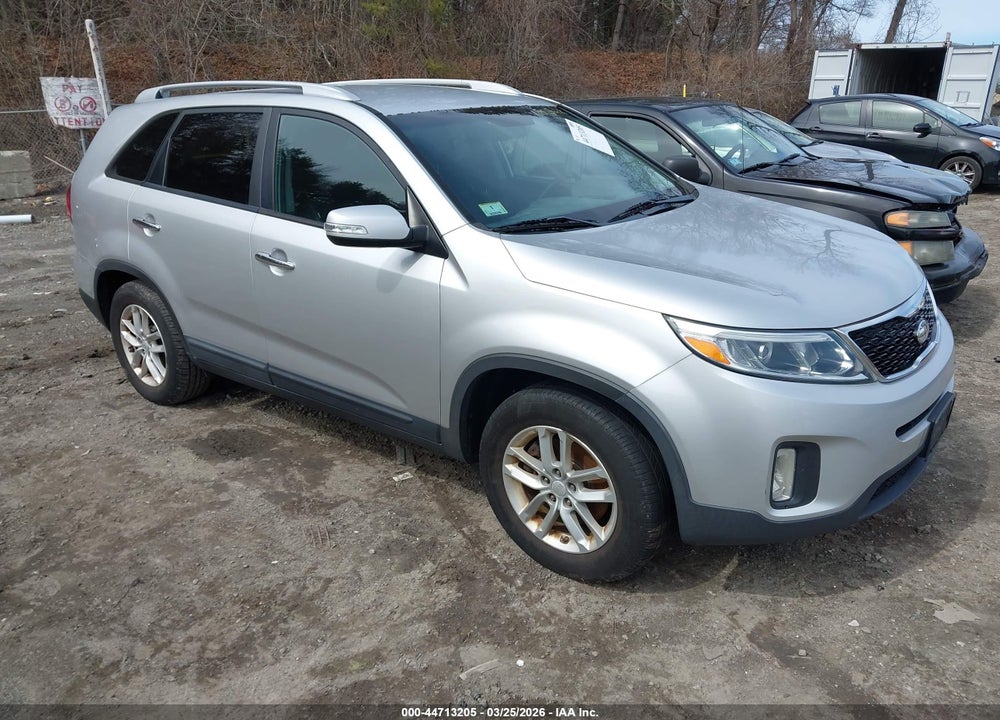 2015 KIA SORENTO LX V6 VIN: 5XYKTDA79FG554949