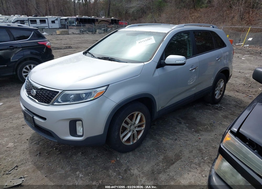 2015 KIA SORENTO LX V6 VIN: 5XYKTDA79FG554949