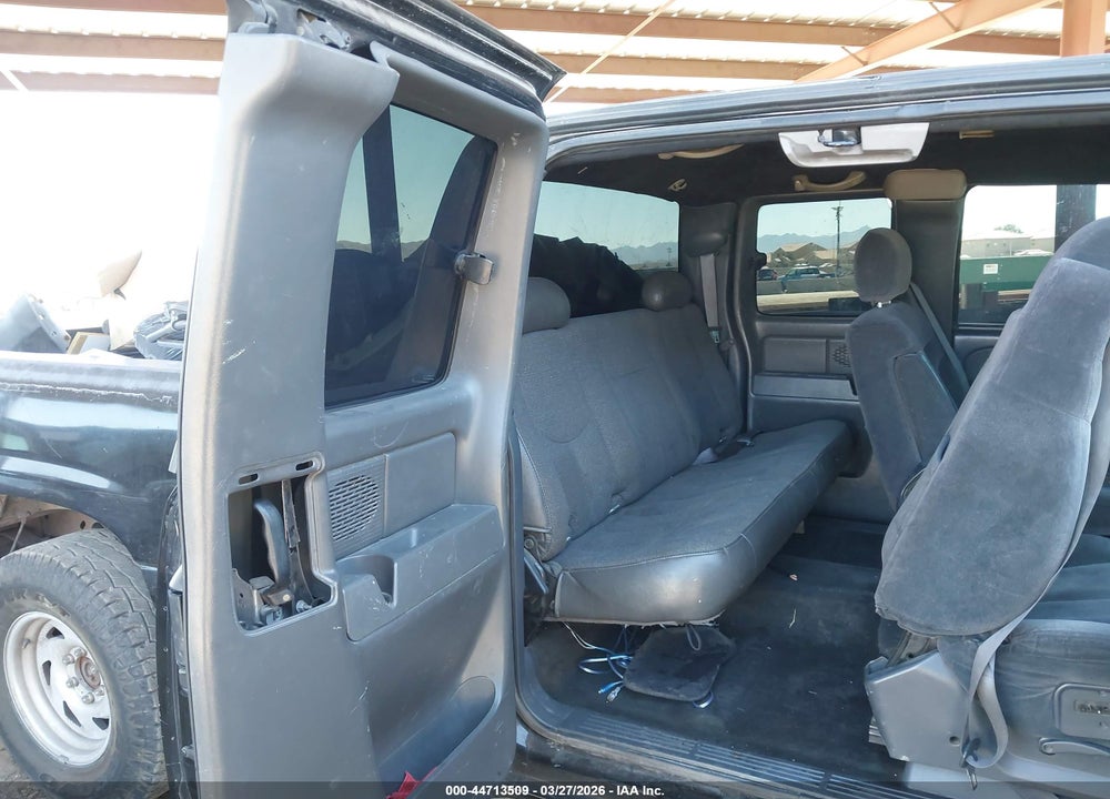 2000 CHEVROLET SILVERADO 1500 LS VIN: 2GCEC19TXY1327330
