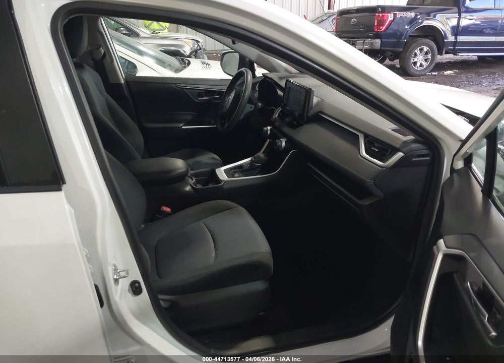 2021 TOYOTA RAV4 XLE VIN: 2T3W1RFV5MW104242
