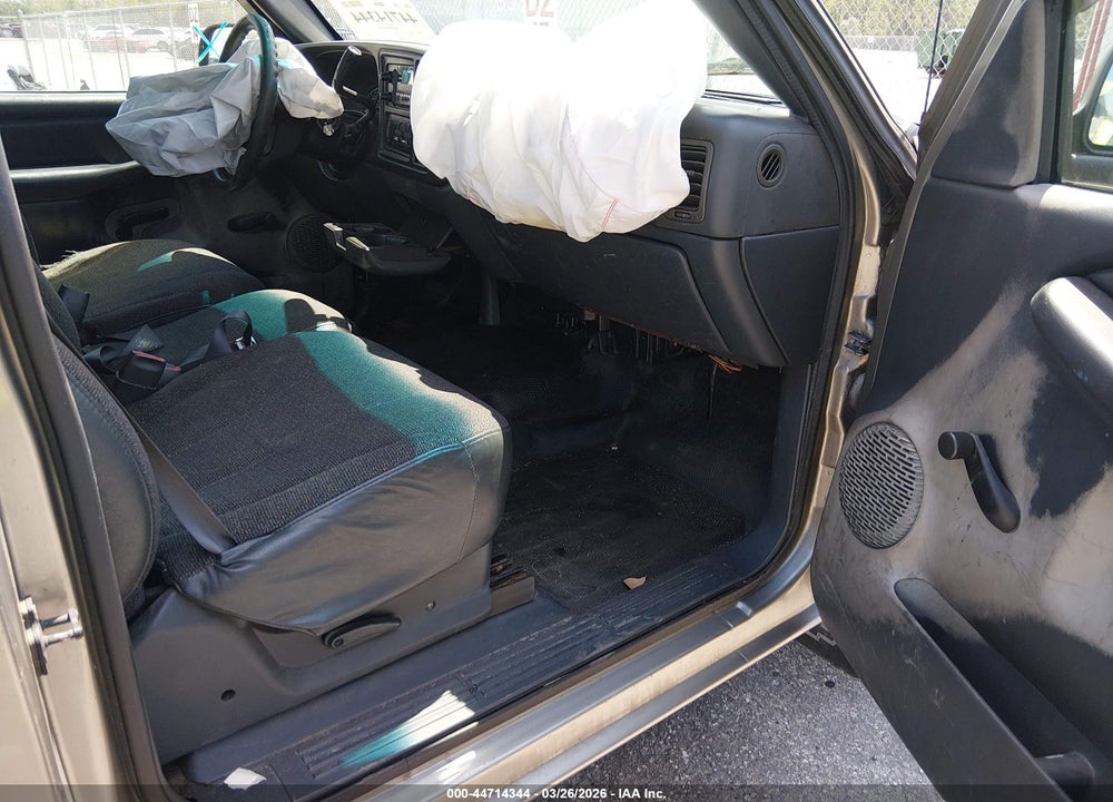 2000 CHEVROLET SILVERADO 1500 VIN: 1GCEC14W7YE252165
