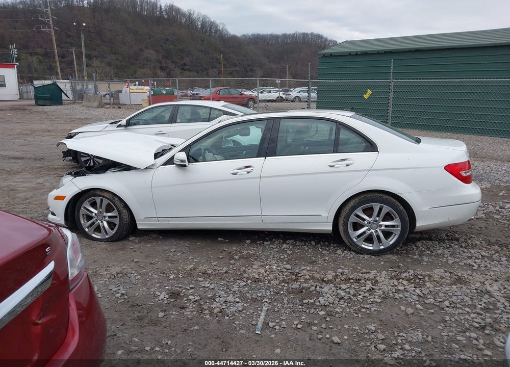 2013 MERCEDES-BENZ C 300 LUXURY 4MATIC VIN: WDDGF8AB1DR282250