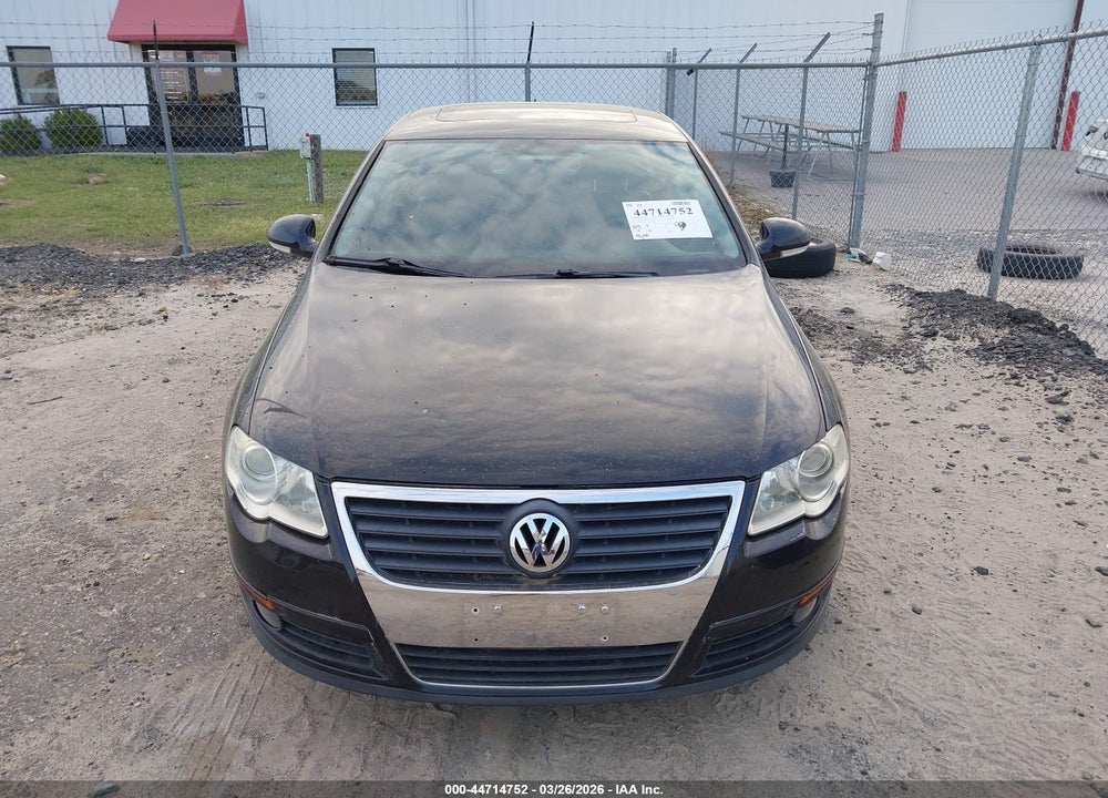 2010 VOLKSWAGEN PASSAT KOMFORT VIN: WVWJM7AN3AE065716