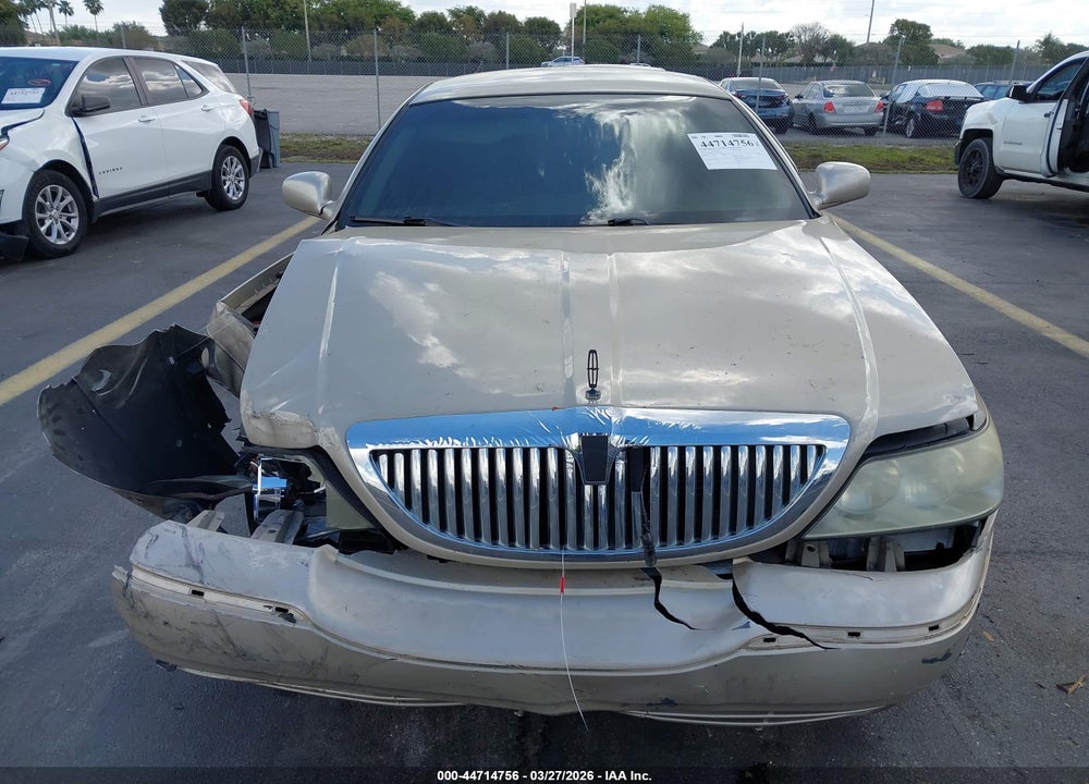 2005 LINCOLN TOWN CAR SIGNATURE VIN: 1LNHM81W15Y601690