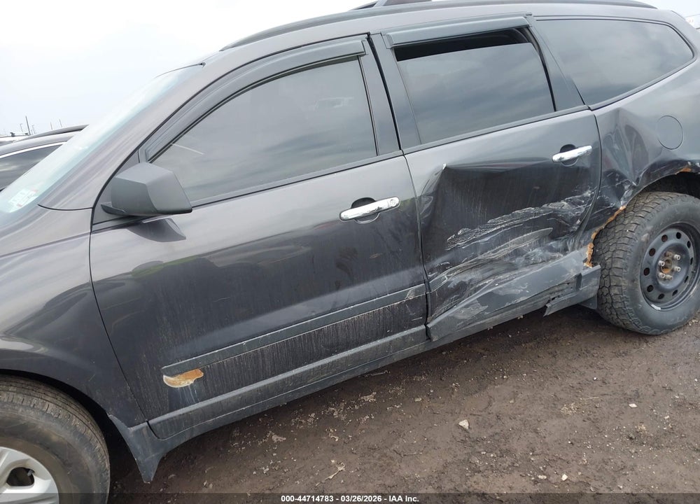 2015 CHEVROLET TRAVERSE LS VIN: 1GNKVFKD2FJ136041