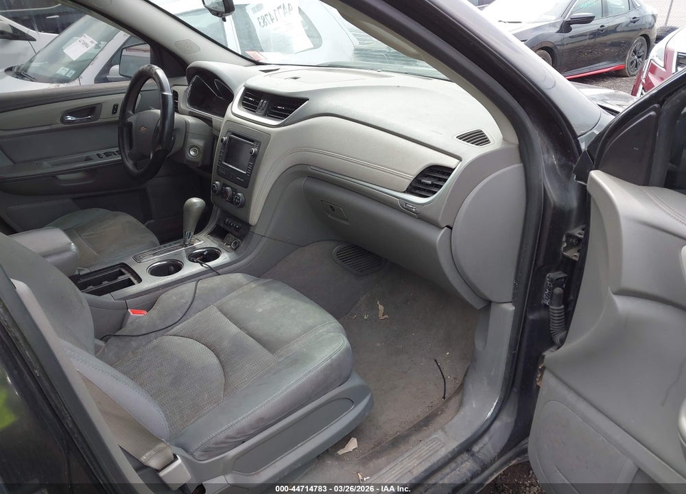 2015 CHEVROLET TRAVERSE LS VIN: 1GNKVFKD2FJ136041