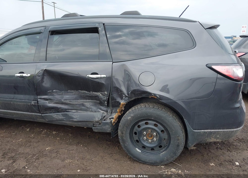 2015 CHEVROLET TRAVERSE LS VIN: 1GNKVFKD2FJ136041