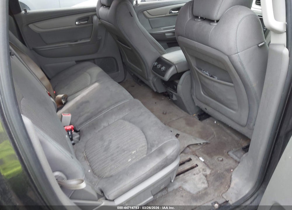 2015 CHEVROLET TRAVERSE LS VIN: 1GNKVFKD2FJ136041