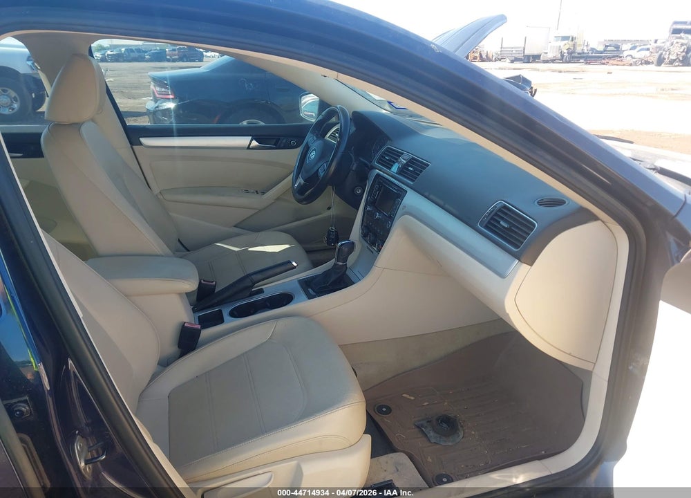 2013 VOLKSWAGEN PASSAT 2.5L SE VIN: 1VWBH7A39DC041229