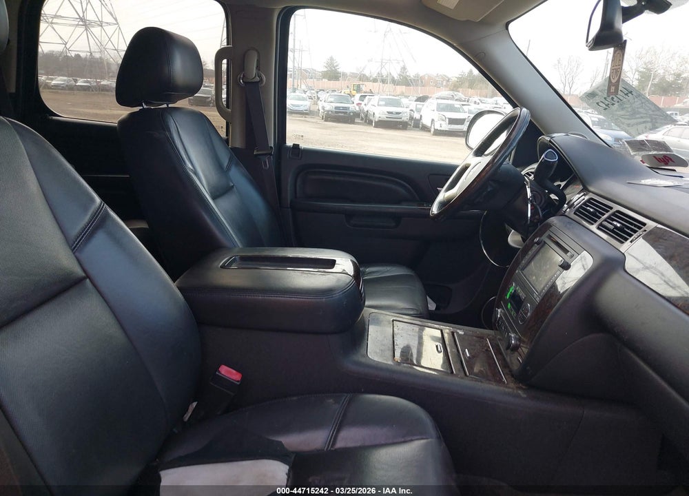 2013 GMC YUKON DENALI VIN: 1GKS2EEF5DR353725