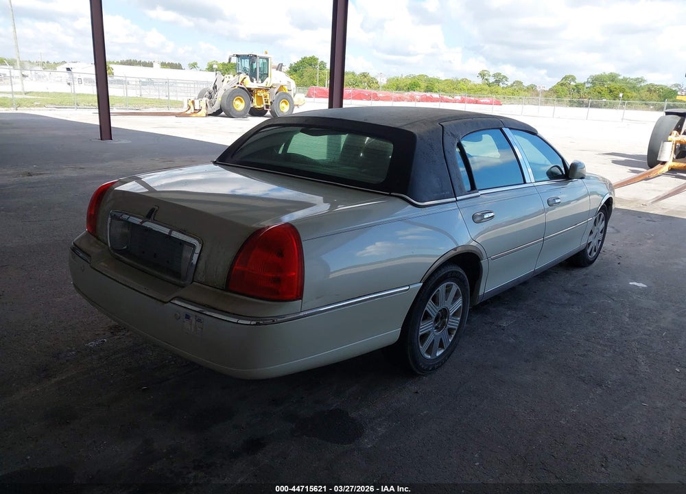 2005 LINCOLN TOWN CAR SIGNATURE LIMITED VIN: 1LNHM82W65Y642430