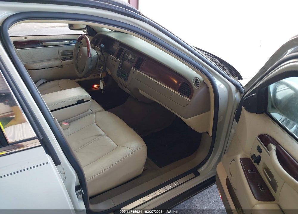 2005 LINCOLN TOWN CAR SIGNATURE LIMITED VIN: 1LNHM82W65Y642430