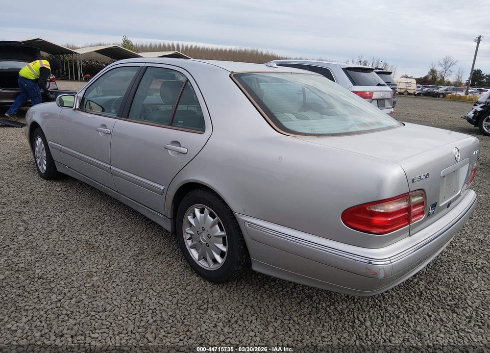 2000 MERCEDES-BENZ E 320 4M VIN: WDBJF82J7YX034171
