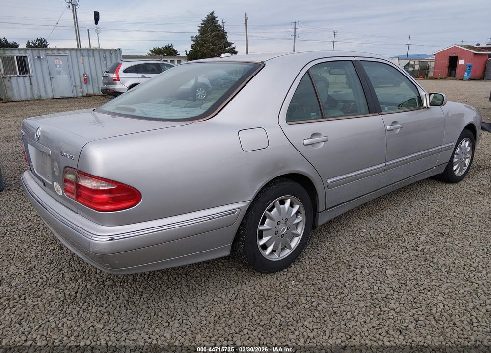 2000 MERCEDES-BENZ E 320 4M VIN: WDBJF82J7YX034171