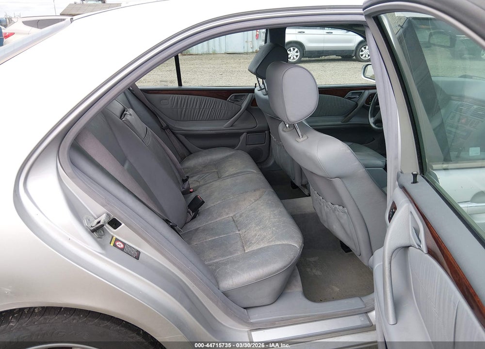 2000 MERCEDES-BENZ E 320 4M VIN: WDBJF82J7YX034171