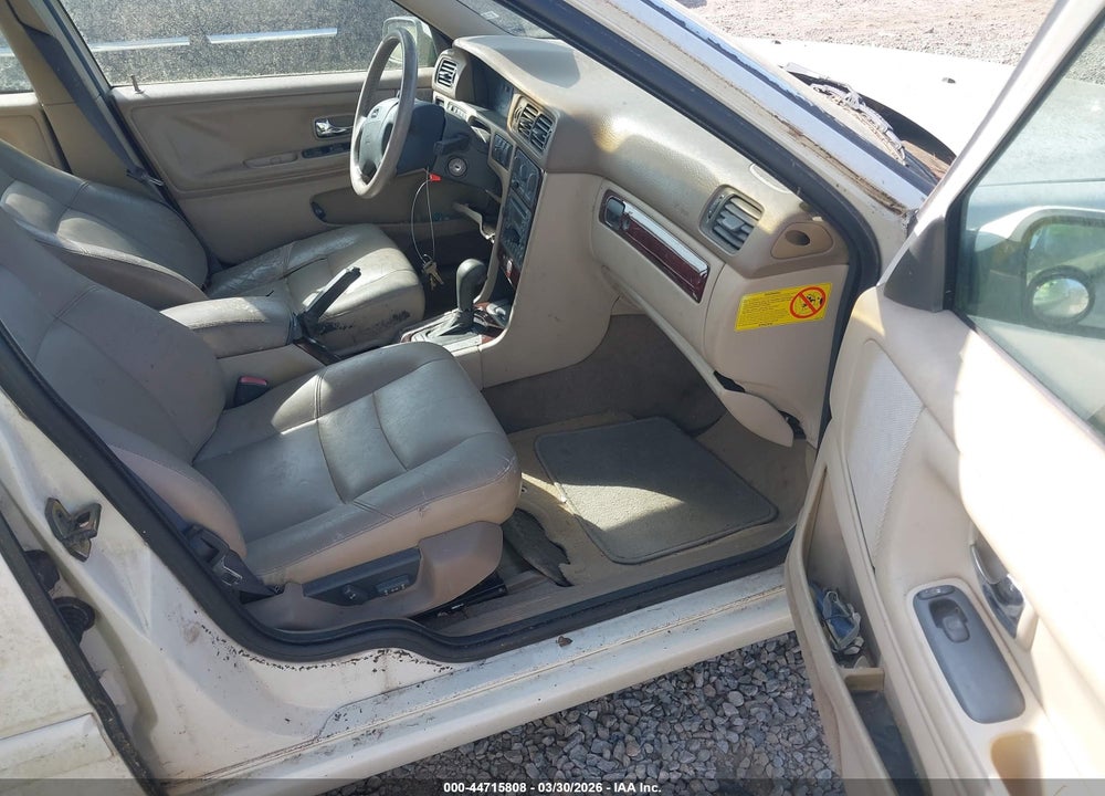 2000 VOLVO V70 GLT VIN: YV1LW56D8Y2635111