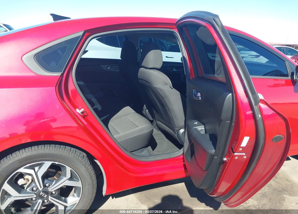 2019 KIA FORTE LXS VIN: 3KPF24AD0KE076597