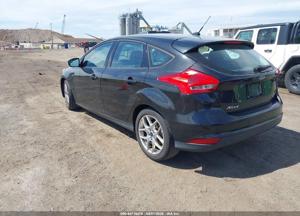 2015 FORD FOCUS SE VIN: 1FADP3K29FL344422