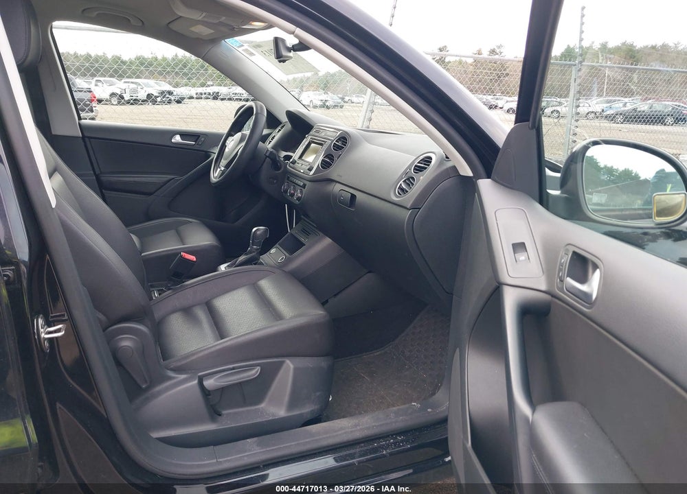 2016 VOLKSWAGEN TIGUAN S VIN: WVGBV7AX0GW530096