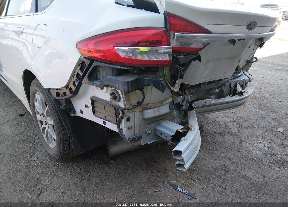 2018 FORD FUSION S VIN: 3FA6P0G77JR186510