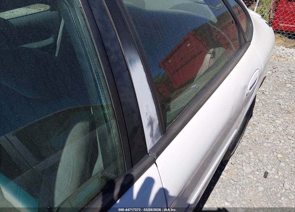 1998 FORD TAURUS LX/SE VIN: 1FAFP52S2WA125737