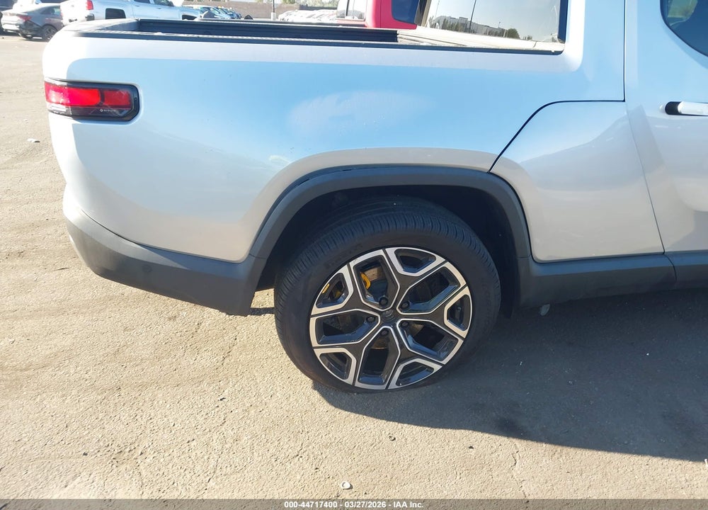 2023 RIVIAN R1T ADVENTURE QUAD MOTOR LARGE PACK VIN: 7FCTGAAA7PN017830