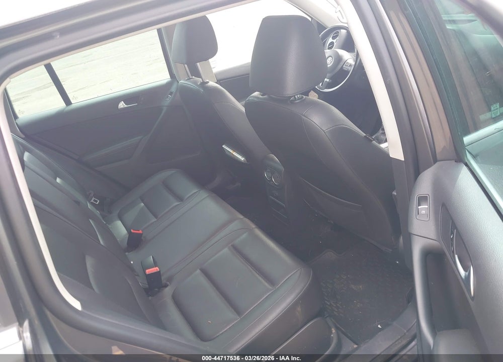 2016 VOLKSWAGEN TIGUAN SE VIN: WVGBV7AX2GW520119