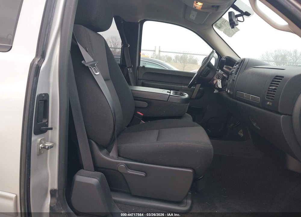 2010 CHEVROLET SILVERADO 1500 LT VIN: 1GCSKSE38AZ258040
