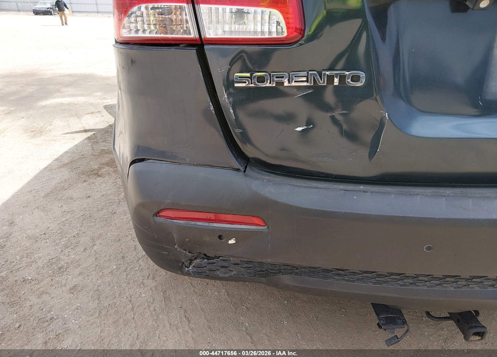 2011 KIA SORENTO EX V6 VIN: 5XYKUDA24BG063605