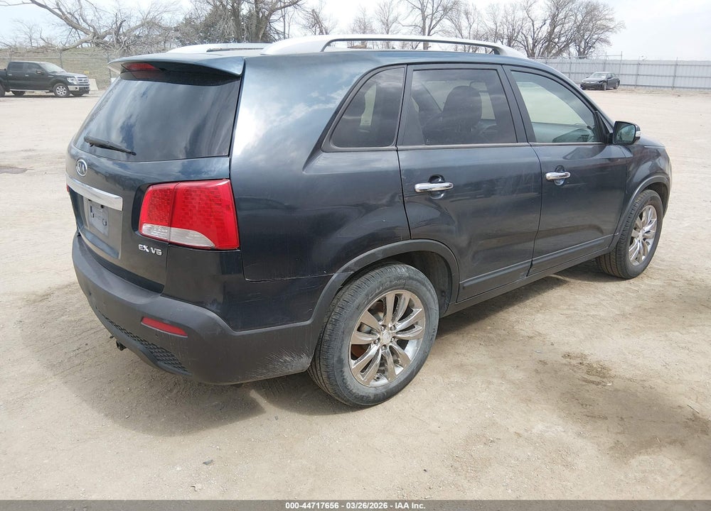 2011 KIA SORENTO EX V6 VIN: 5XYKUDA24BG063605