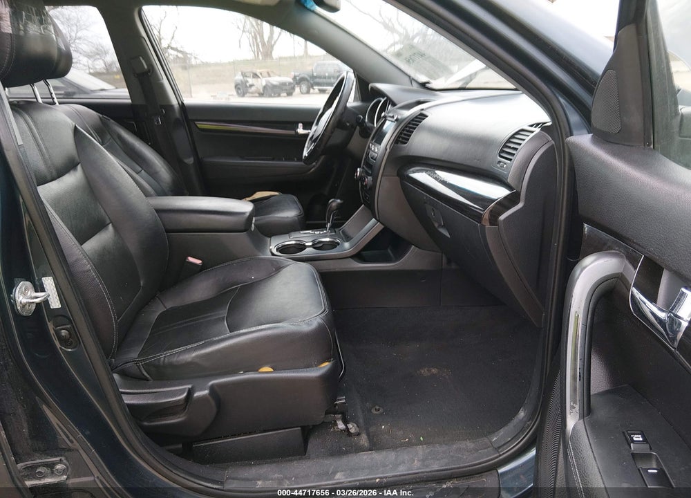 2011 KIA SORENTO EX V6 VIN: 5XYKUDA24BG063605