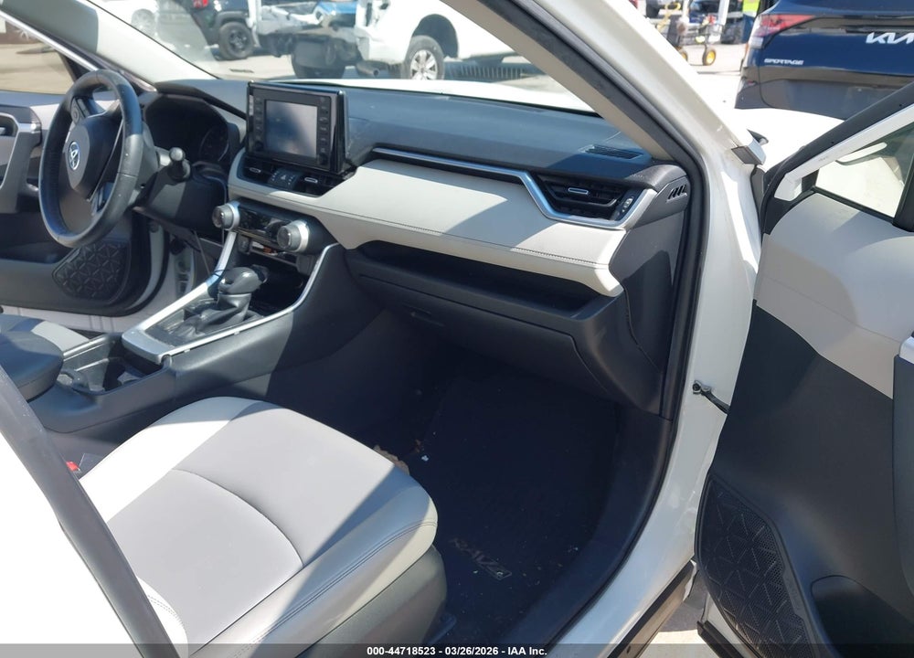2019 TOYOTA RAV4 XLE PREMIUM VIN: JTMC1RFV7KD506017