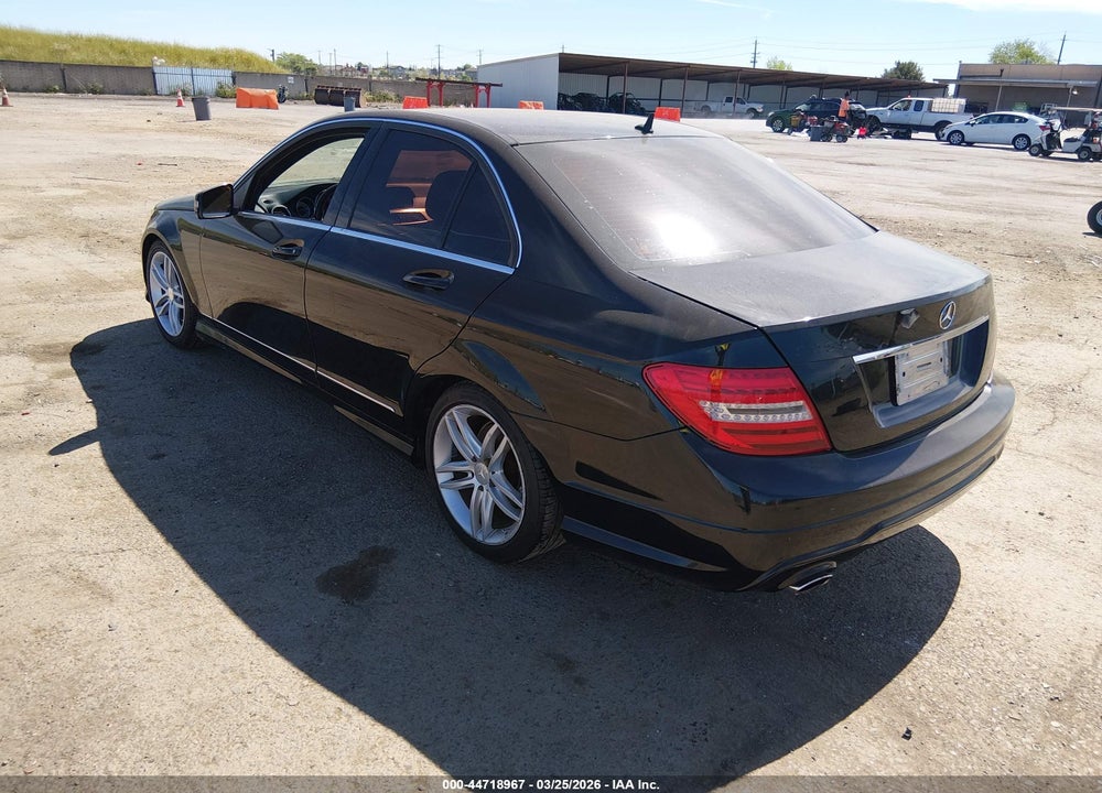 2013 MERCEDES-BENZ C 250 SPORT VIN: WDDGF4HB1DR293196